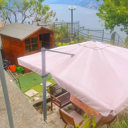 View And Private Garden House For 6