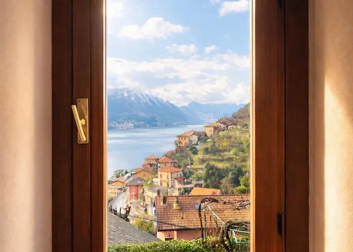 View And Private Garden House For 6