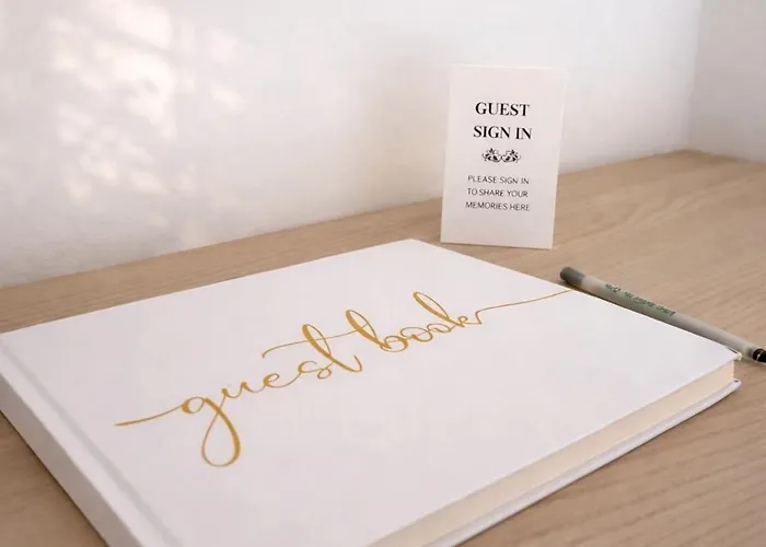 View And Private Garden House For 6