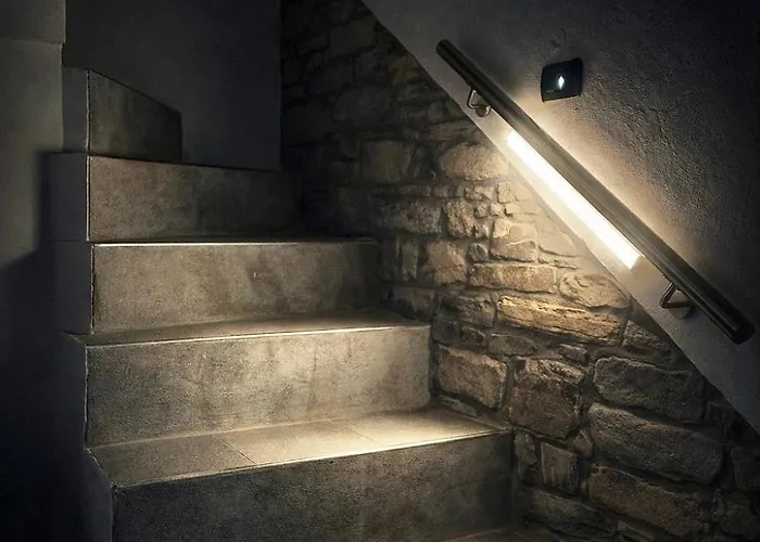 View And Private Garden House For 6