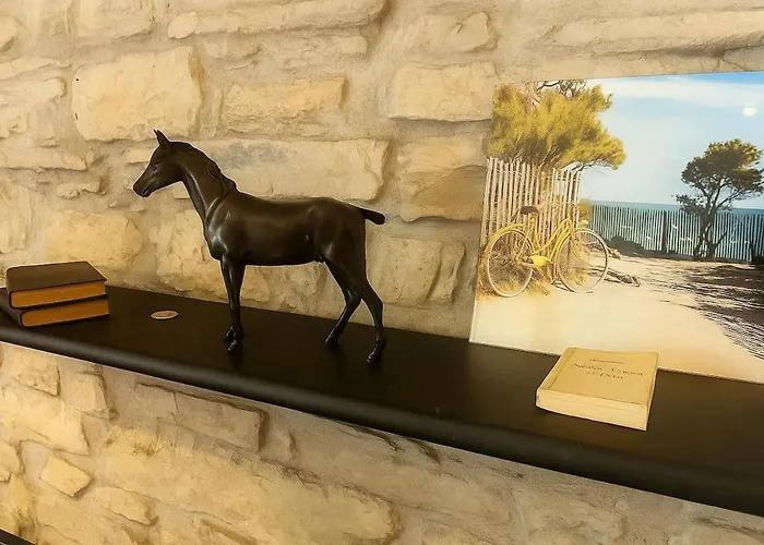 View And Private Garden House For 6