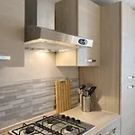 View And Private Garden House For 6