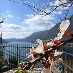 View And Private Garden House For 6 *