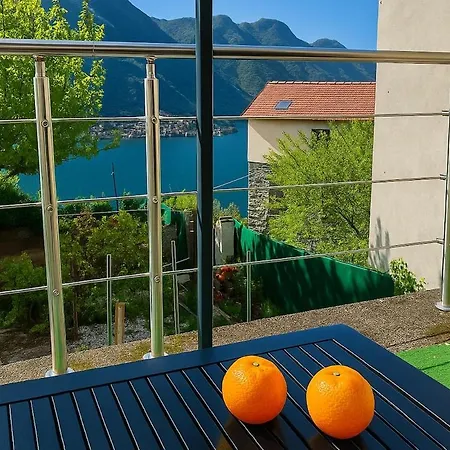 View And Private Garden House For 6