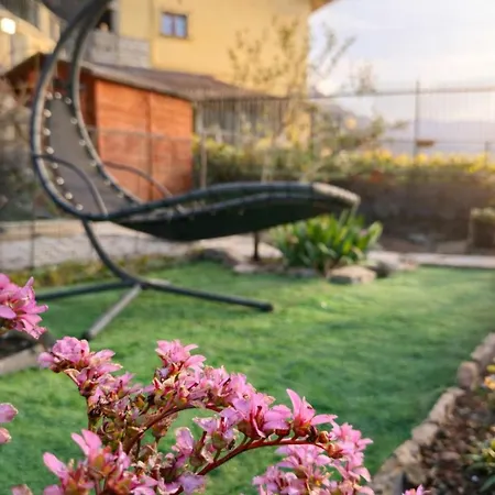 View And Private Garden House For 6 בית נופש *
