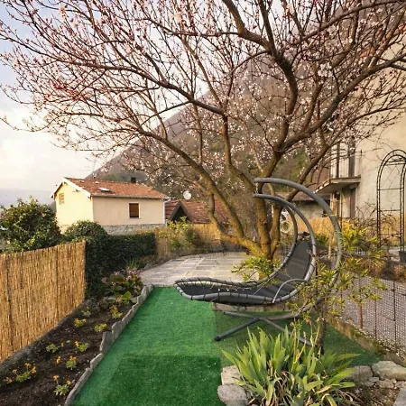 View And Private Garden House For 6 בית נופש